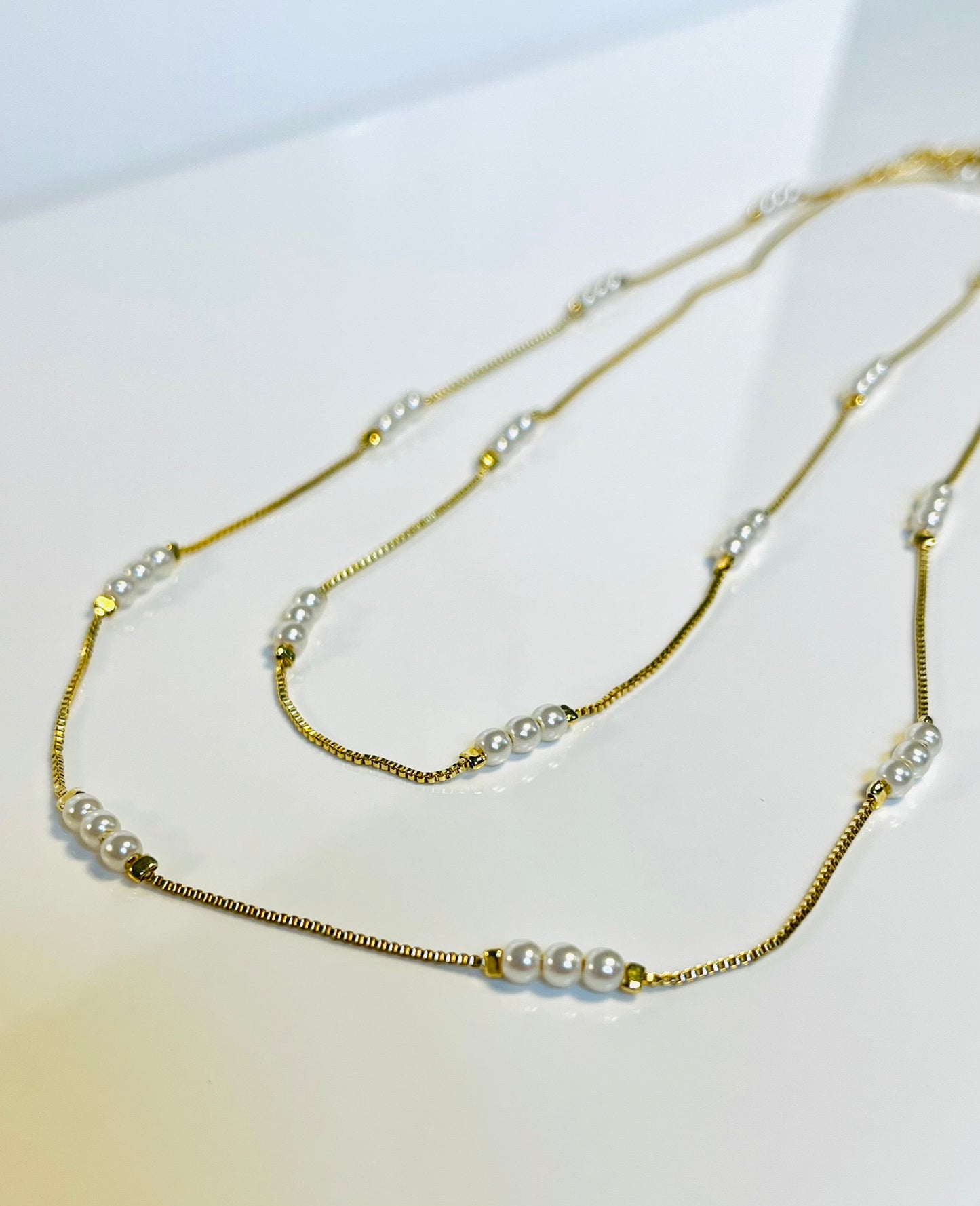 Isla Necklace – Gold-Plated Chain with Mini Pearls