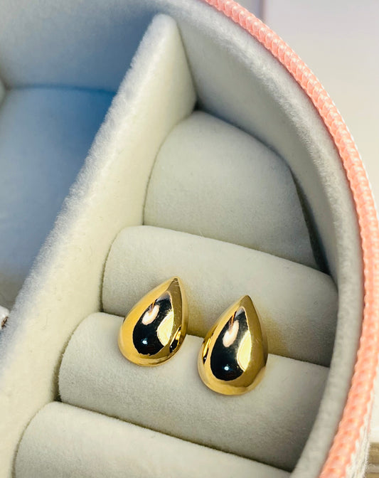 Gota Studs – Bold Gold-Plated Teardrop Earrings