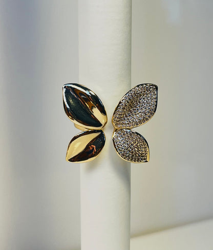 Bloom-ring – Gullbelagt kronbladsuttrykk