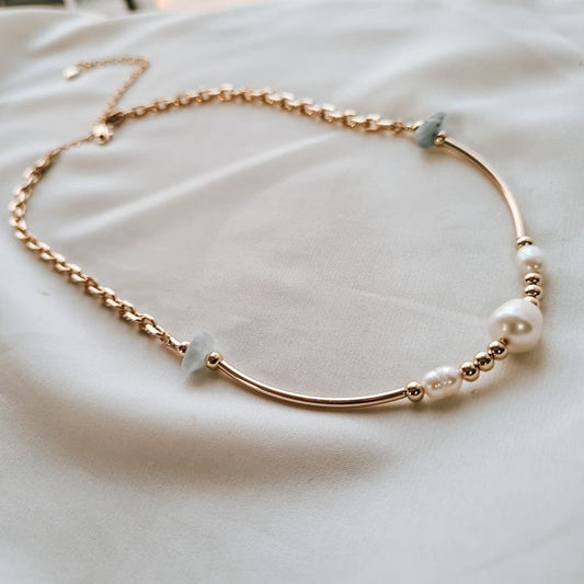 Mare Necklace – Gold-Plated Chain with Freshwater Pearls & Aquamarine Touch