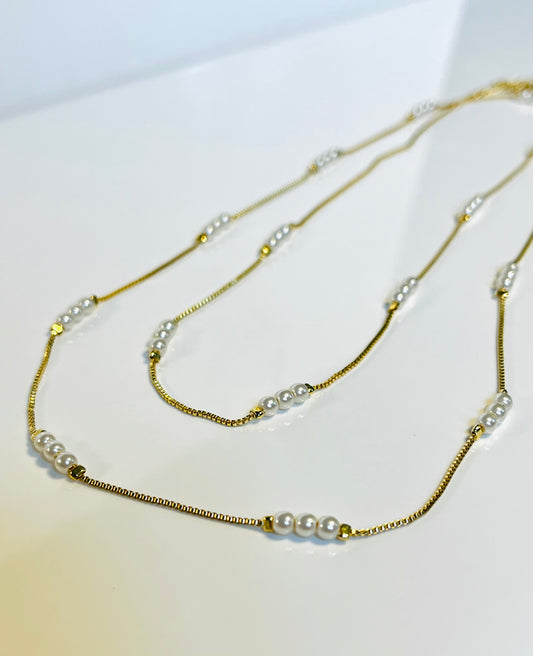 Isla Necklace – Gold-Plated Chain with Mini Pearls