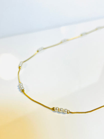 Isla Necklace – Gold-Plated Chain with Mini Pearls