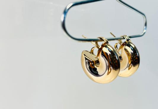 Onda Hoops – Sculptural Gold-Plated Chunky Earrings